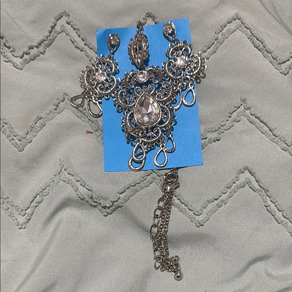 Elegant Silver Women's Necklace